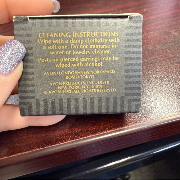 Avon “Sparkling Christmas Ornament”Gold and Red Holiday clip earrings NIB 1992 - Picture 2 of 4